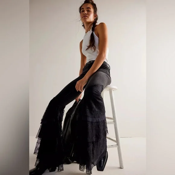 We The Free Mystique Lace Ruffle Flare Jeans High Rise Black 26/2 Free People - Picture 2 of 11
